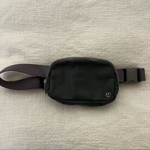 Lululemon Everywhere Belt Bag - Slate Gray